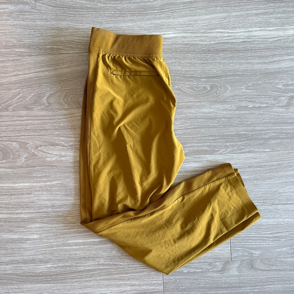 Nwot Athleta Brooklyn Mid Rise Ankle Pant Brass Yellow Gold size 4 - Picture 3 of 8